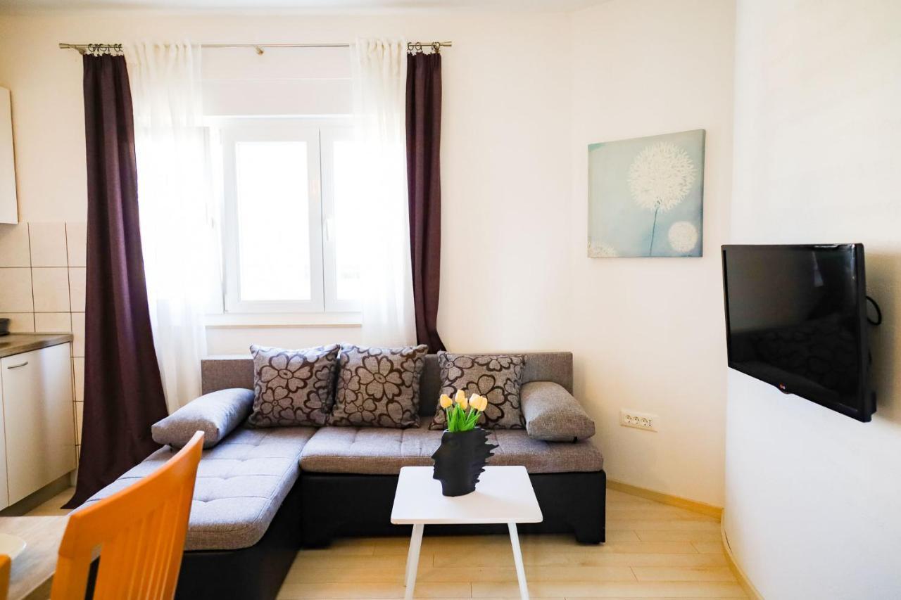 The Florens Residence Near The Beach With The Pool, Bbq And Kids Playground, Zadar Diklo Esterno foto