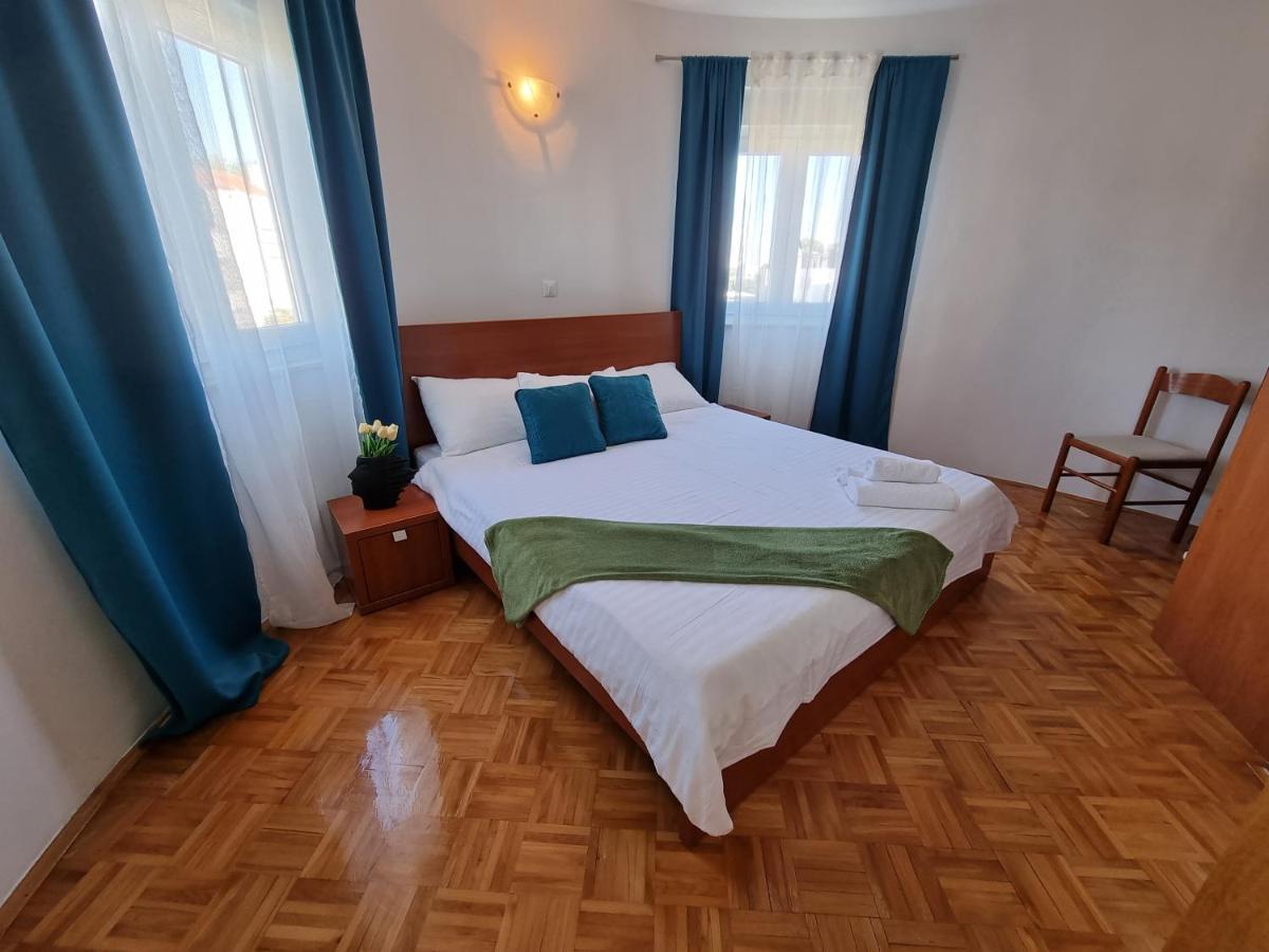 The Florens Residence Near The Beach With The Pool, Bbq And Kids Playground, Zadar Diklo Esterno foto