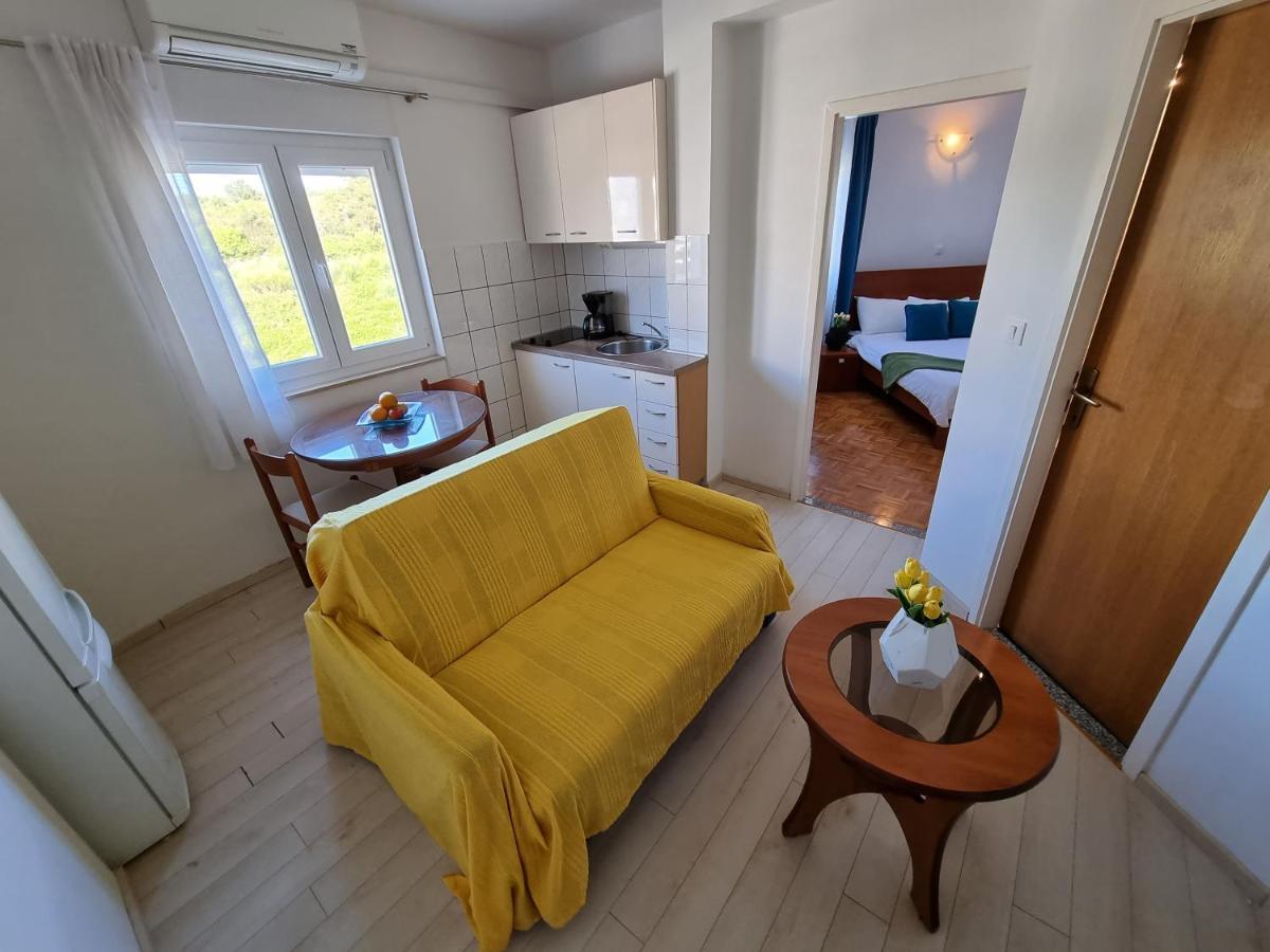 The Florens Residence Near The Beach With The Pool, Bbq And Kids Playground, Zadar Diklo Esterno foto