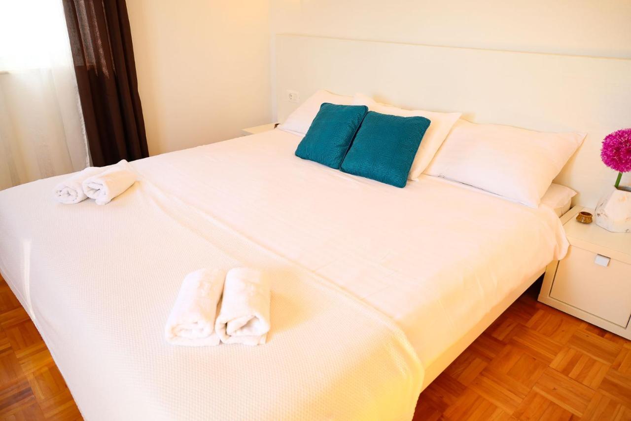 The Florens Residence Near The Beach With The Pool, Bbq And Kids Playground, Zadar Diklo Esterno foto