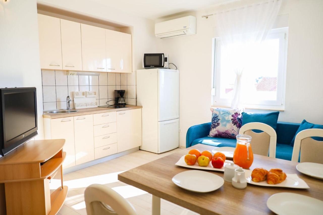 The Florens Residence Near The Beach With The Pool, Bbq And Kids Playground, Zadar Diklo Esterno foto