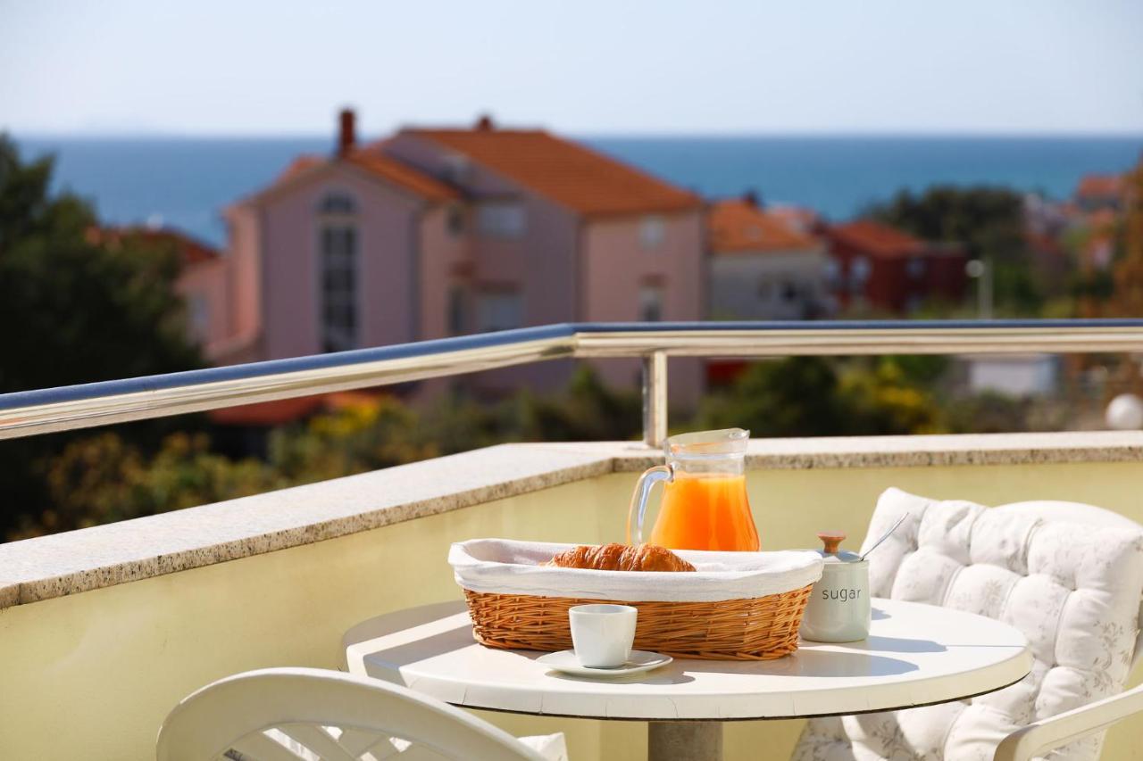 The Florens Residence Near The Beach With The Pool, Bbq And Kids Playground, Zadar Diklo Esterno foto