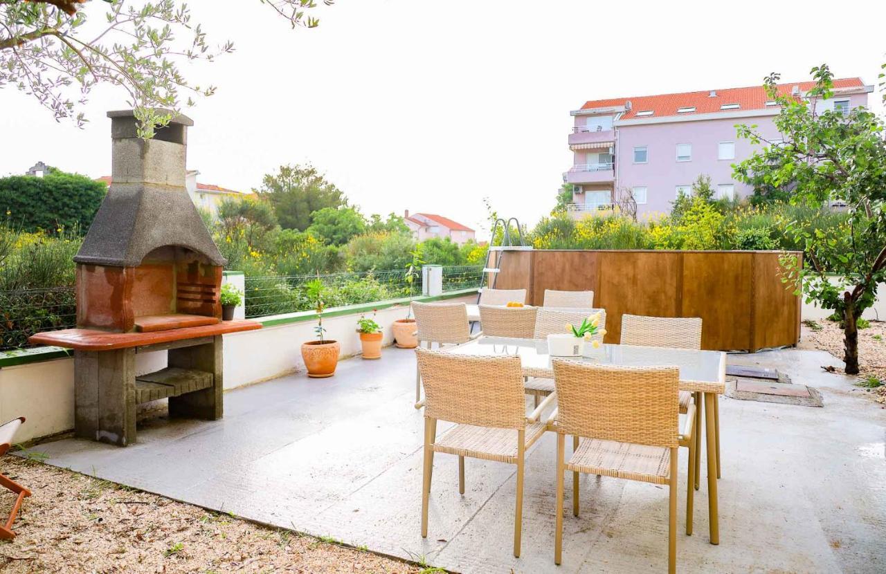 The Florens Residence Near The Beach With The Pool, Bbq And Kids Playground, Zadar Diklo Esterno foto
