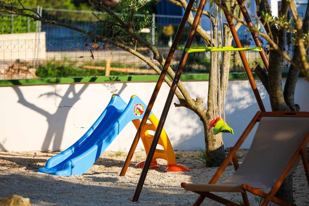 The Florens Residence Near The Beach With The Pool, Bbq And Kids Playground, Zadar Diklo Esterno foto