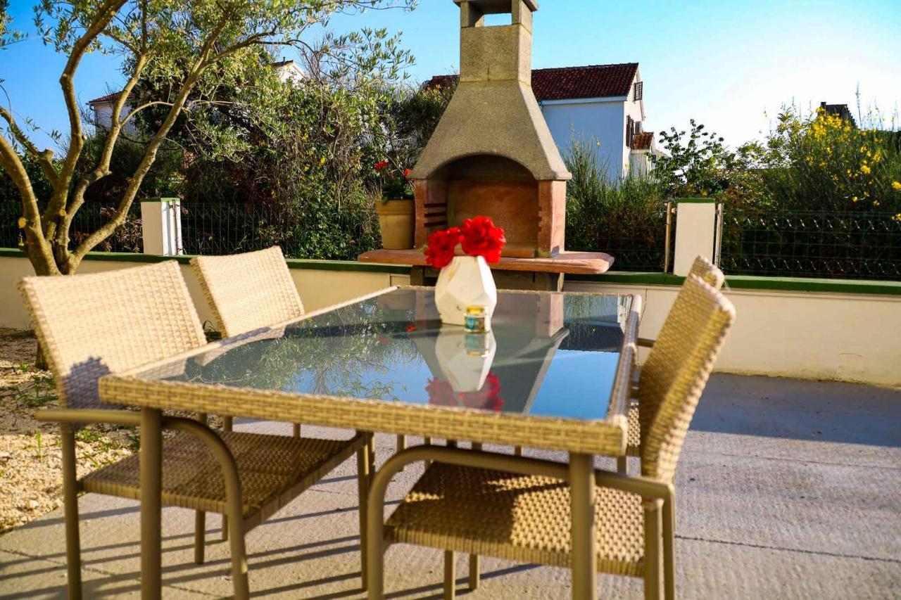 The Florens Residence Near The Beach With The Pool, Bbq And Kids Playground, Zadar Diklo Esterno foto