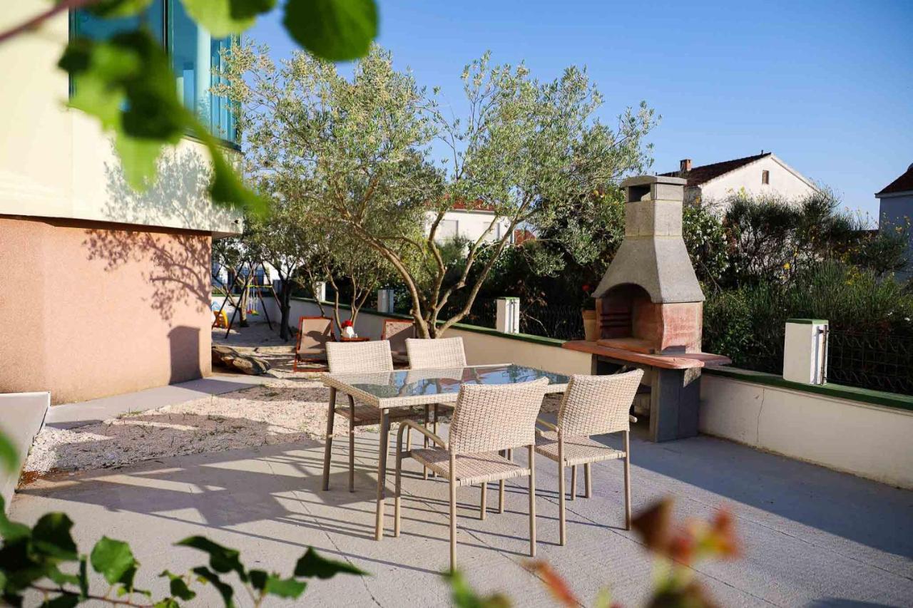 The Florens Residence Near The Beach With The Pool, Bbq And Kids Playground, Zadar Diklo Esterno foto