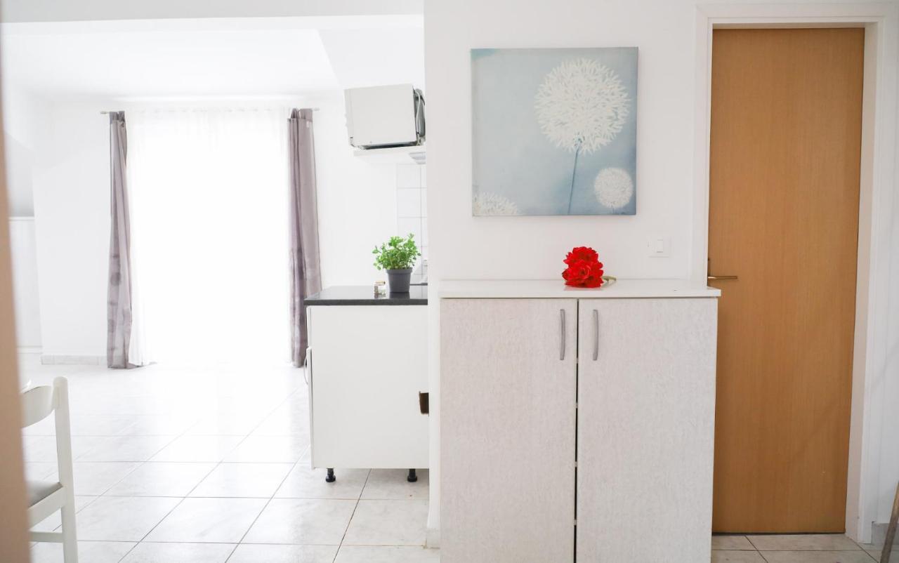 The Florens Residence Near The Beach With The Pool, Bbq And Kids Playground, Zadar Diklo Esterno foto
