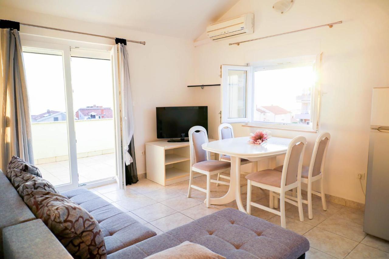 The Florens Residence Near The Beach With The Pool, Bbq And Kids Playground, Zadar Diklo Esterno foto