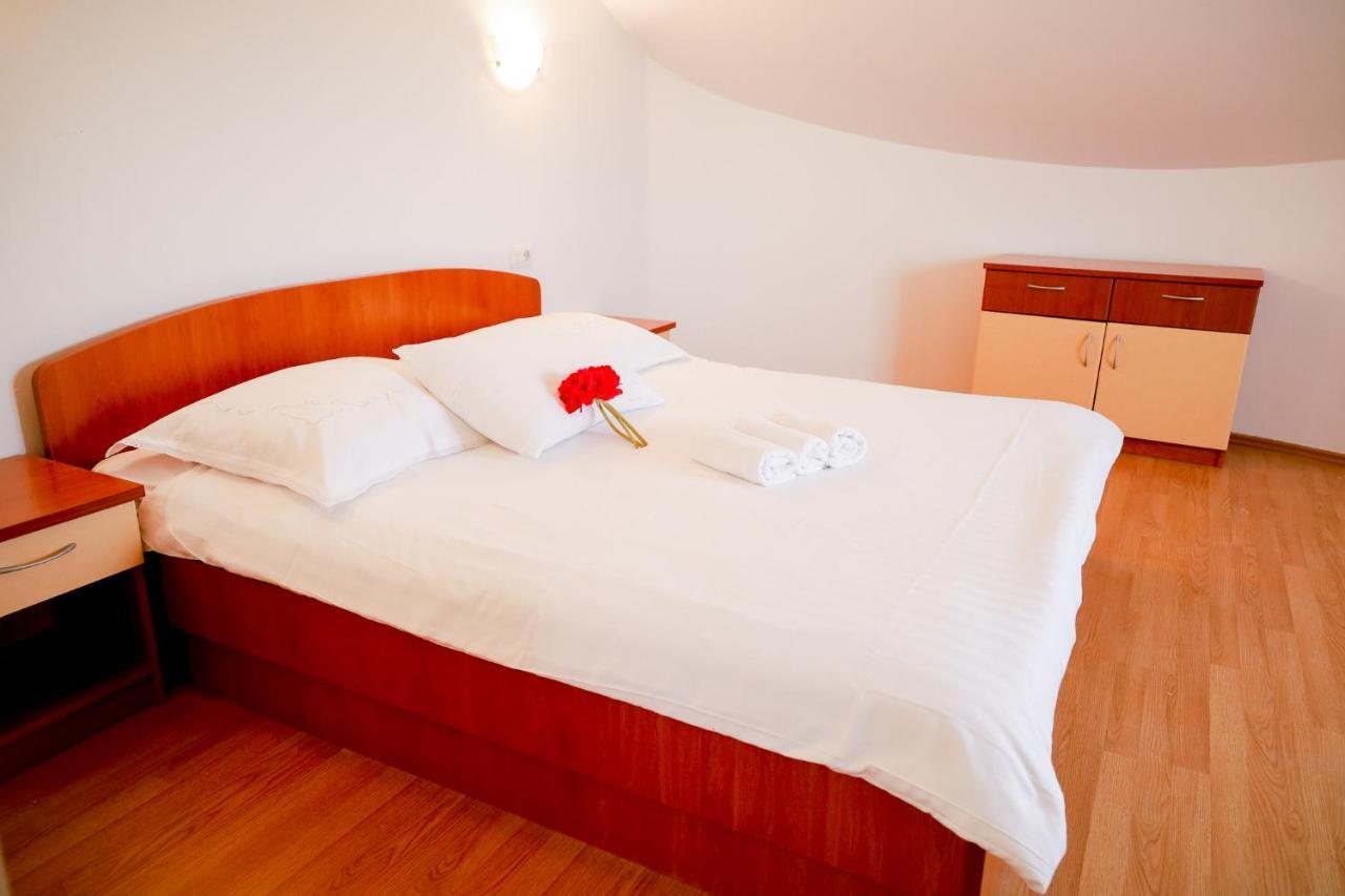 The Florens Residence Near The Beach With The Pool, Bbq And Kids Playground, Zadar Diklo Esterno foto