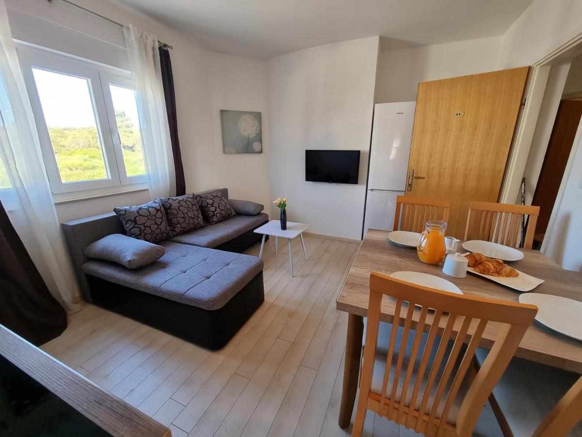 The Florens Residence Near The Beach With The Pool, Bbq And Kids Playground, Zadar Diklo Esterno foto